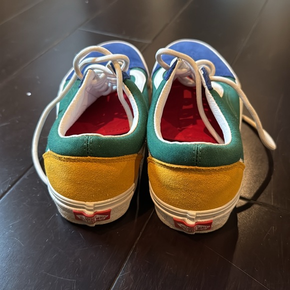 Vans - Picture 3 of 7